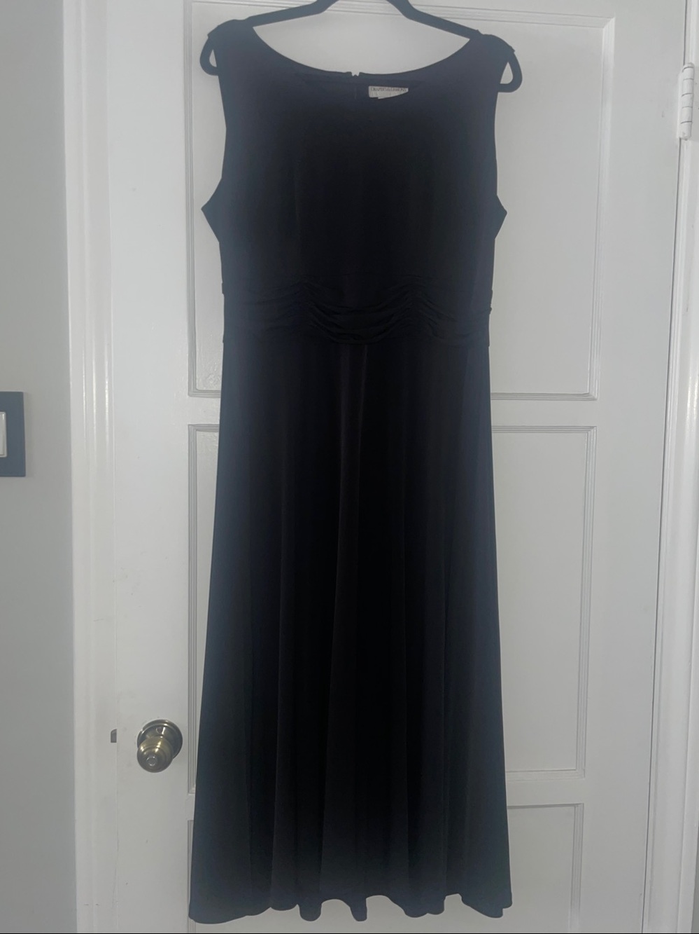 Sleeveless Black Women's Dress with Ruched Waist